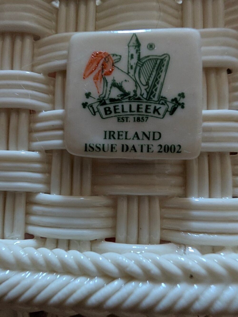 BELLEEK Made in Ireland 2002 Woven Ceramic Basket with Flowers - Picture 3 of 3